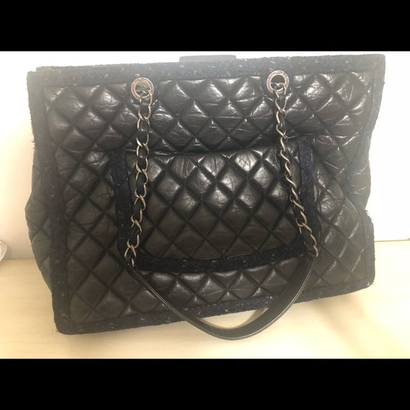 Stunning Authentic Chanel Leather and Tweed-Like Tote Purse - Picture 3 of 9